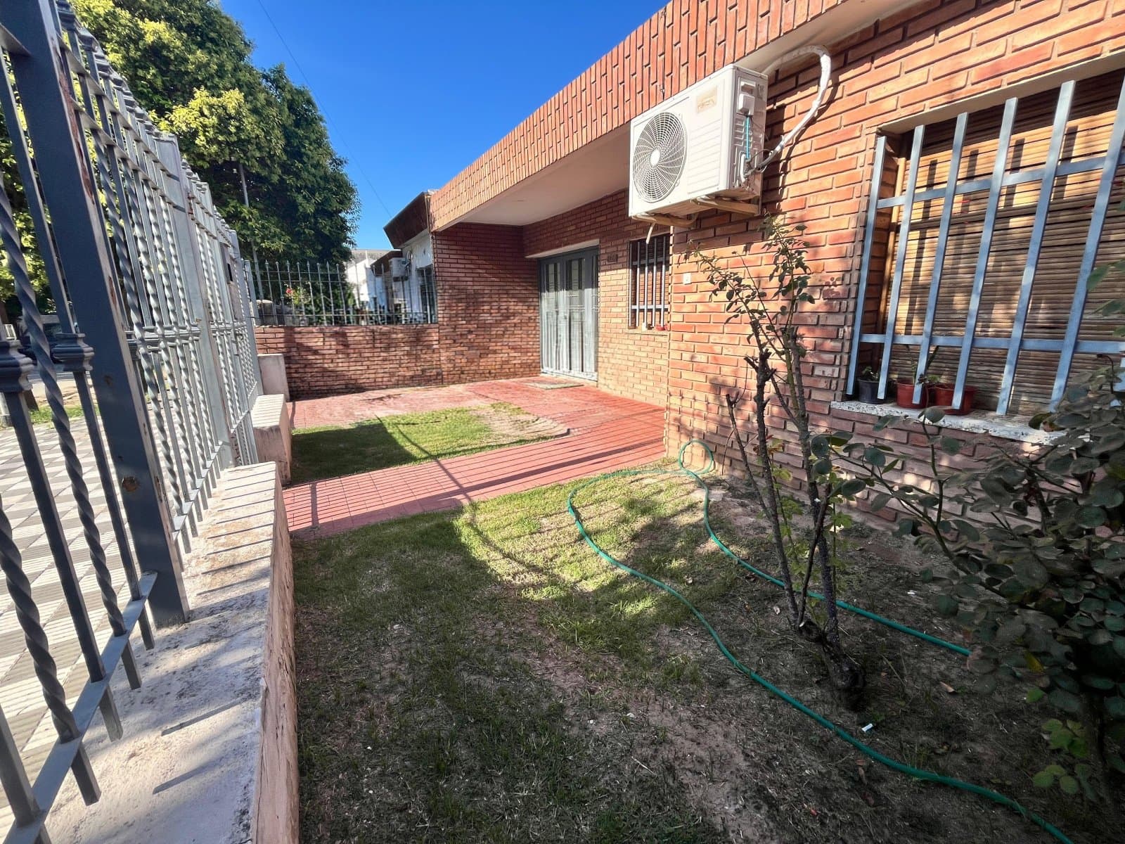 VENDO CASA 3 dormitorios Barrio ituzaingo — foto 2