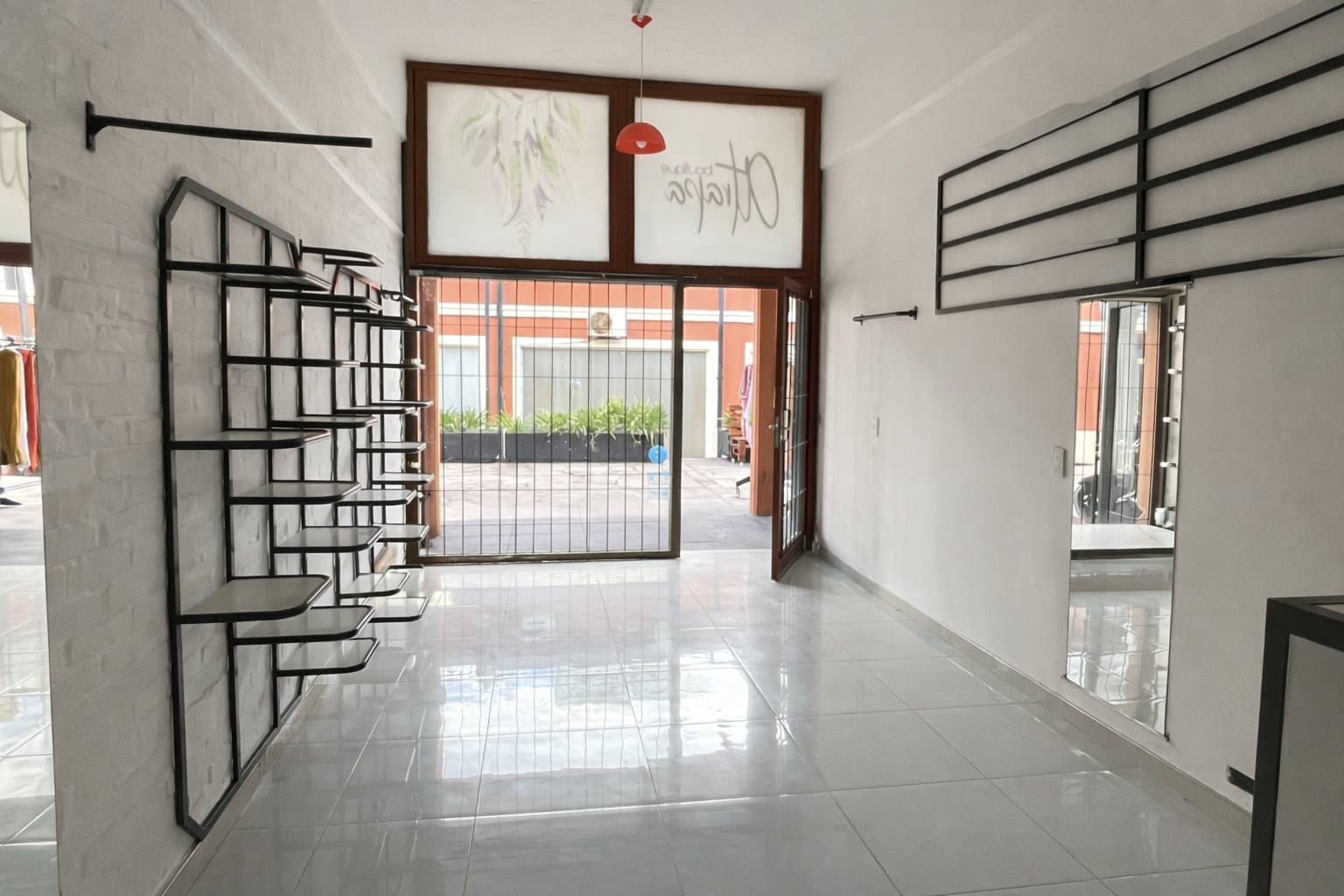 Local en venta | Centro de Pinamar | a metros de Av Bunge — foto 1