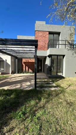 Duplex 2 Dormitorios en Villa Catalina, Río Ceballos, con Seguridad.