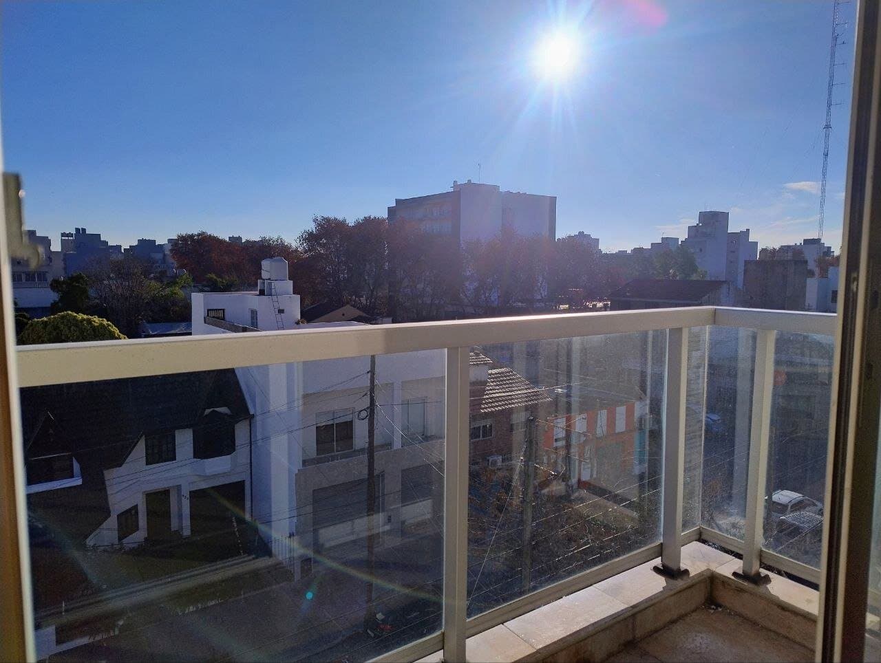 Departamento Monoambiente dividido, APTO PROFESIONAL.- Moron .- — foto 11