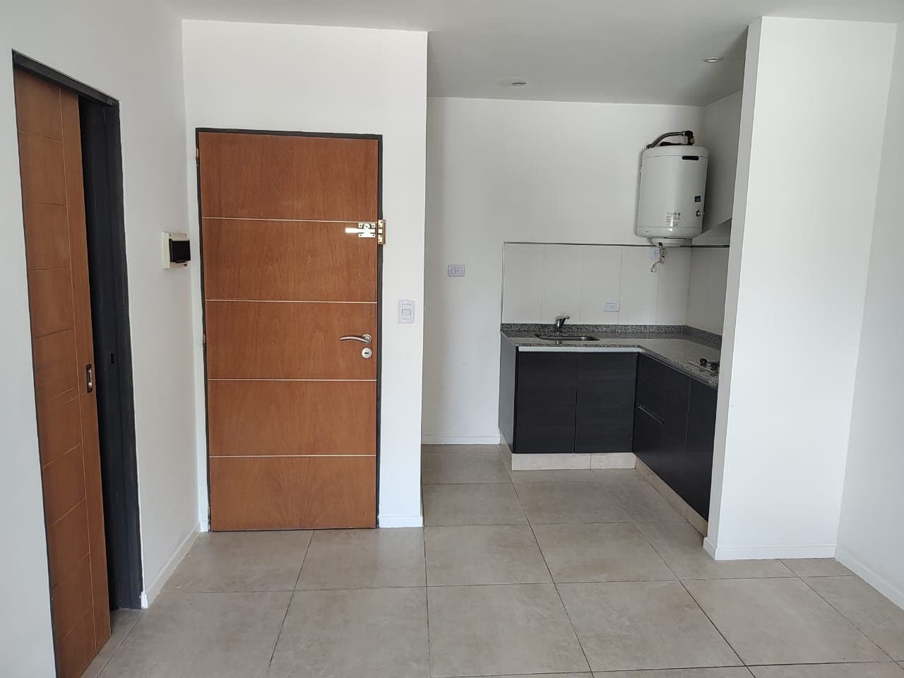 MONOAMBIENTE EN ITUZAINGO SÓLO APTO USO PROFESIONAL — foto 3