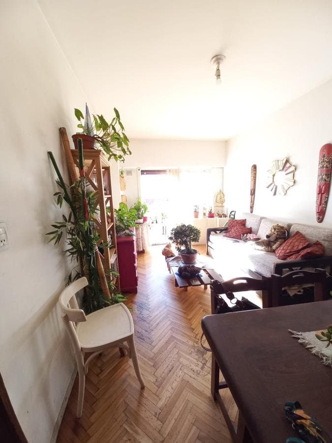 3 ambientes al frente, con balcon corrido y patio — foto 1