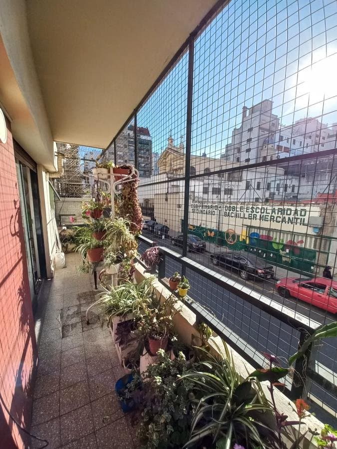 3 ambientes al frente, con balcon corrido y patio — foto 12