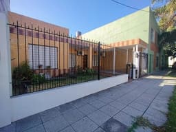 Venta!!! Casa 3 ambientes con cochera, Haedo - Moron