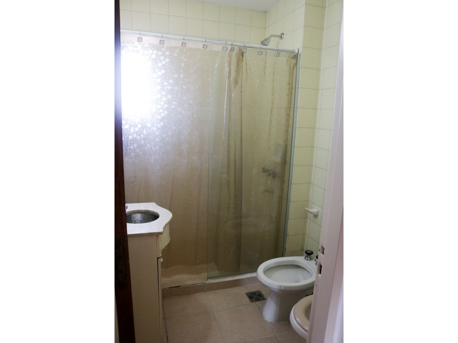 Un dormitorio, muy amplio con balcón, ventilación cruzada — foto 12