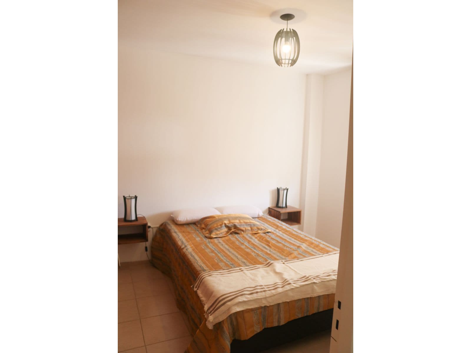 Un dormitorio, muy amplio con balcón, ventilación cruzada — foto 13