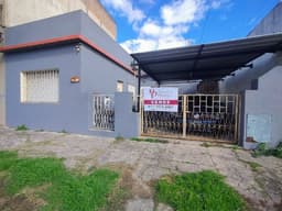 Casa 4 ambientes con amplio parque y cochera - G. de Laferrere.