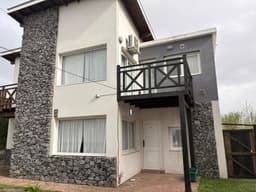 Casa en venta, en Villa Gesell 3 dormitorios, a metros del mar