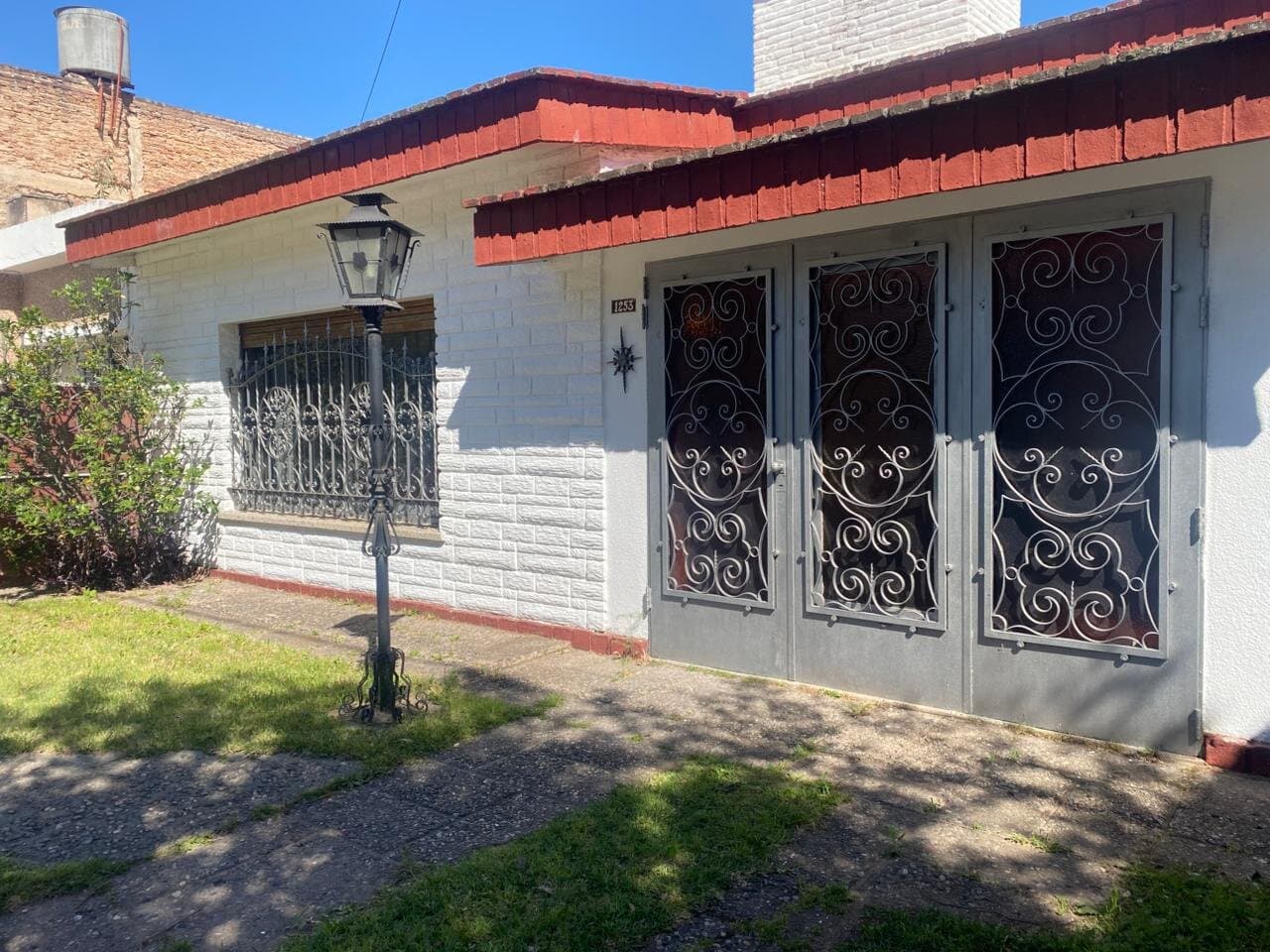 SE VENDE CASA 2 DORMITORIOS — foto 1