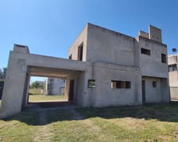 Funes City: casa en venta para terminar a tu gusto
