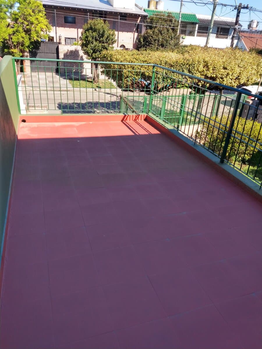 Venta PH tipo casa con garaje y patio en Morón — foto 8