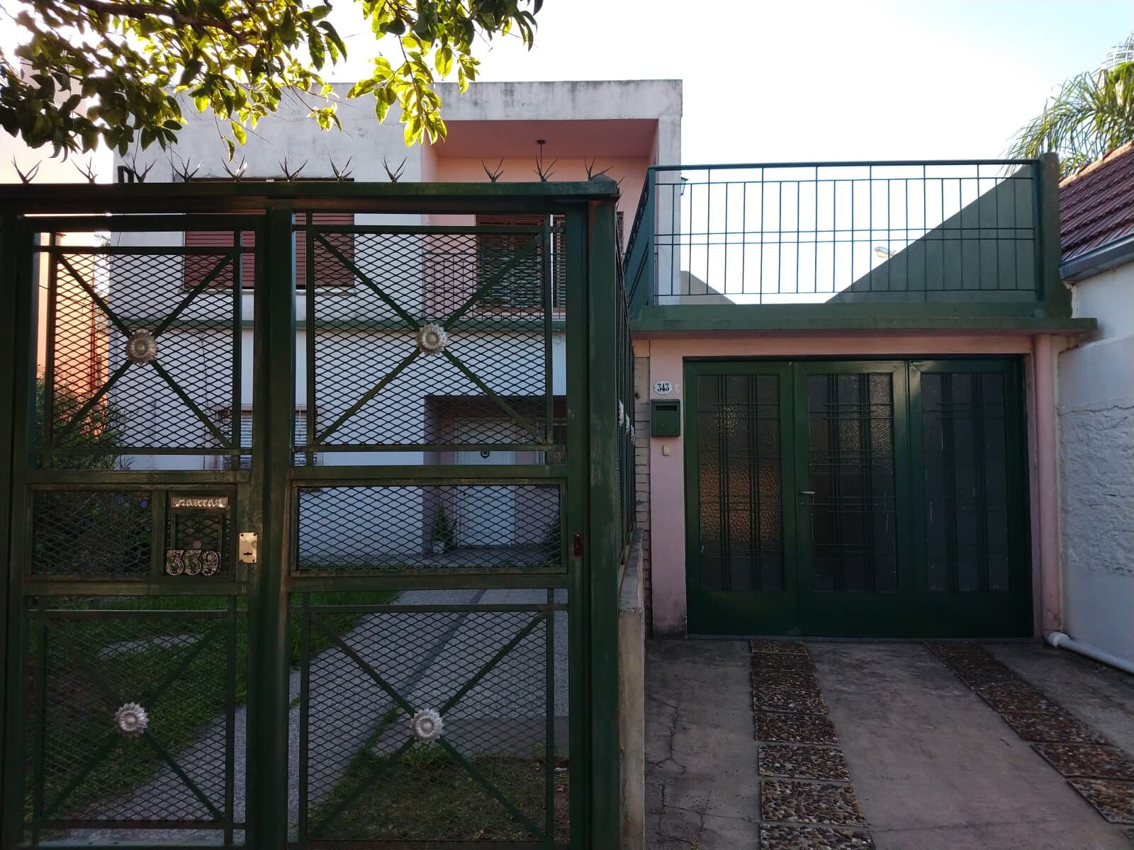 Venta PH tipo casa con garaje y patio en Morón — foto 2