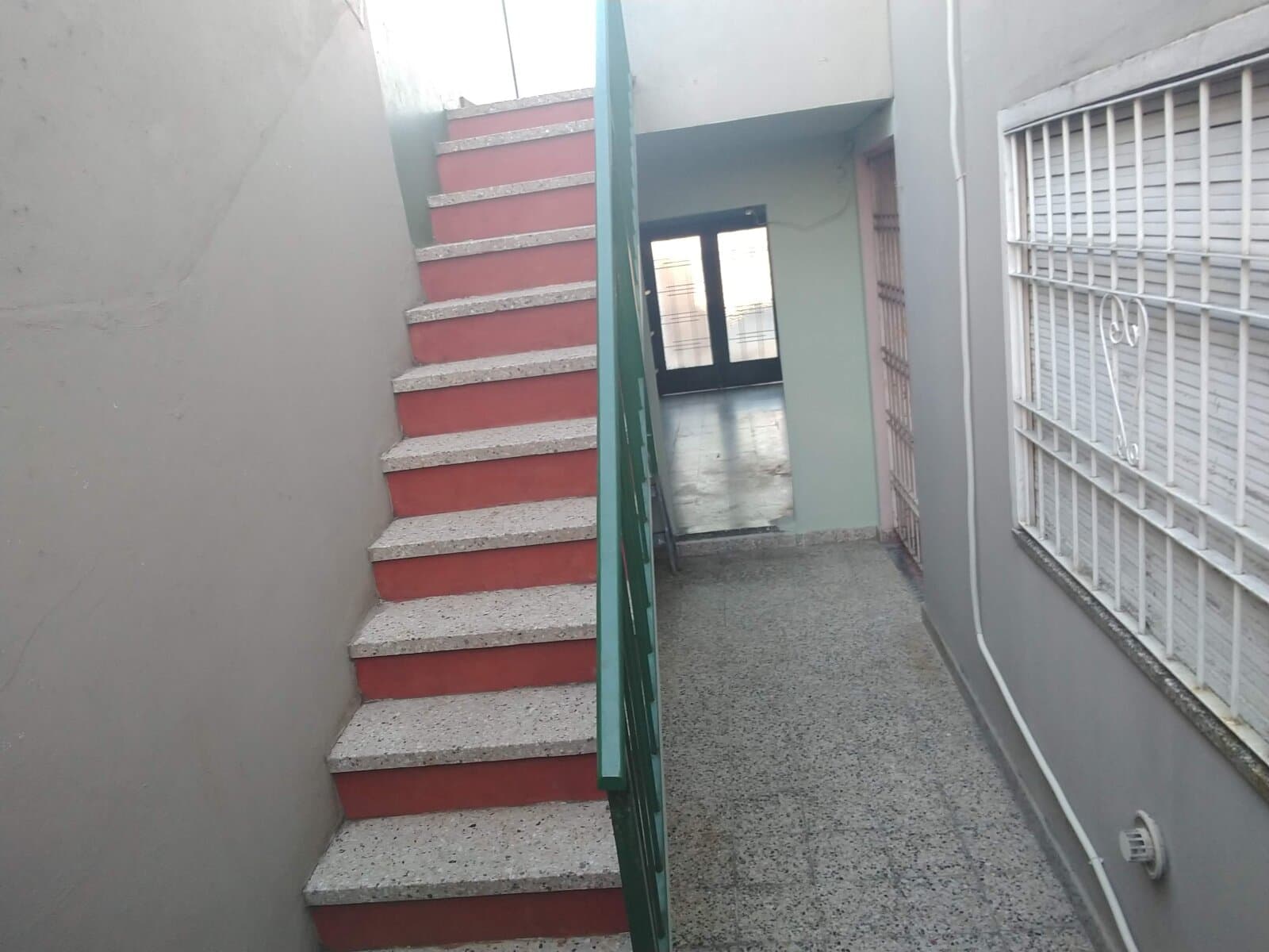Venta PH tipo casa con garaje y patio en Morón — foto 5