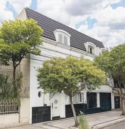 Casa 4 Dormitorios – Zona Plaza Jewell – Frente Club Plaza – Parrillero y Quincho