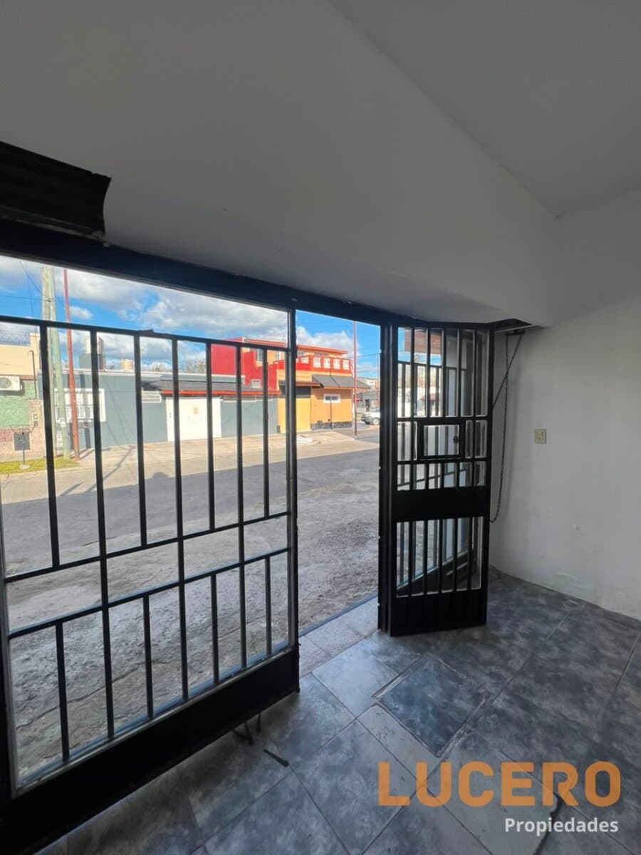 LOCAL COMERCIAL EN MORÓN SUR — foto 5