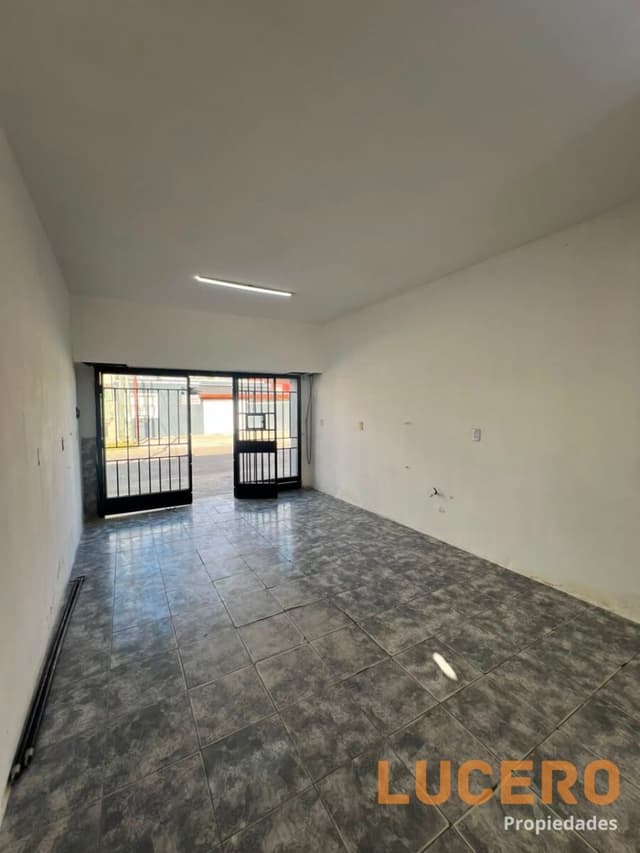 LOCAL COMERCIAL EN MORÓN SUR