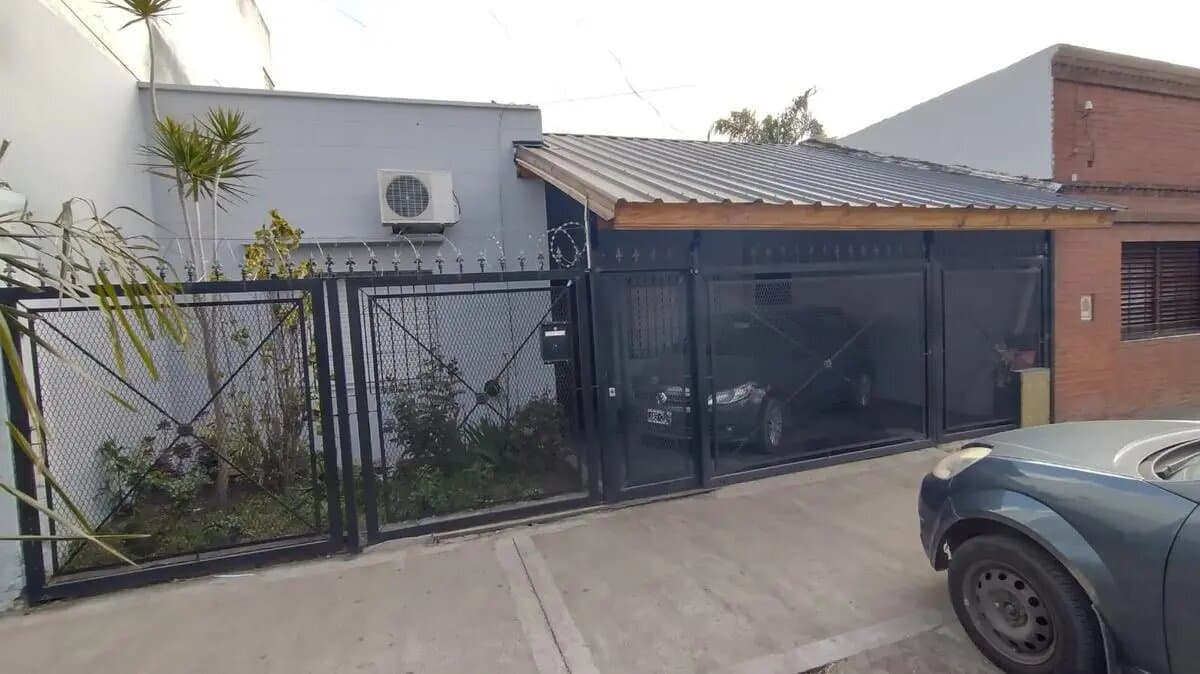 Venta Casa 2 Dormitorios Villa Vatteone Con Cochera — foto 2