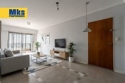Departamento en venta de cuatro ambientes. Semipiso. Luminoso. Vista al río.