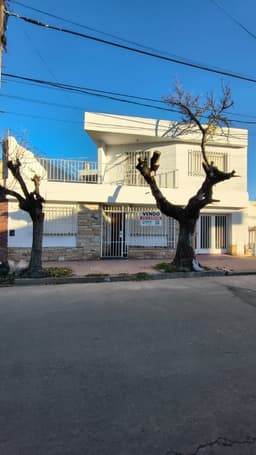 VENDO CASA 3 DORM | TERRAZA + COCHERA | B° VILLA ARGENTINA | A 2 CUADRAS DE AV SABATTINI
