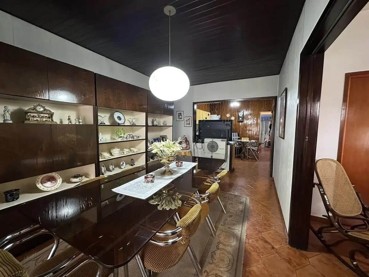 CASA CON FONDO LIBRE Y PILETA — foto 7