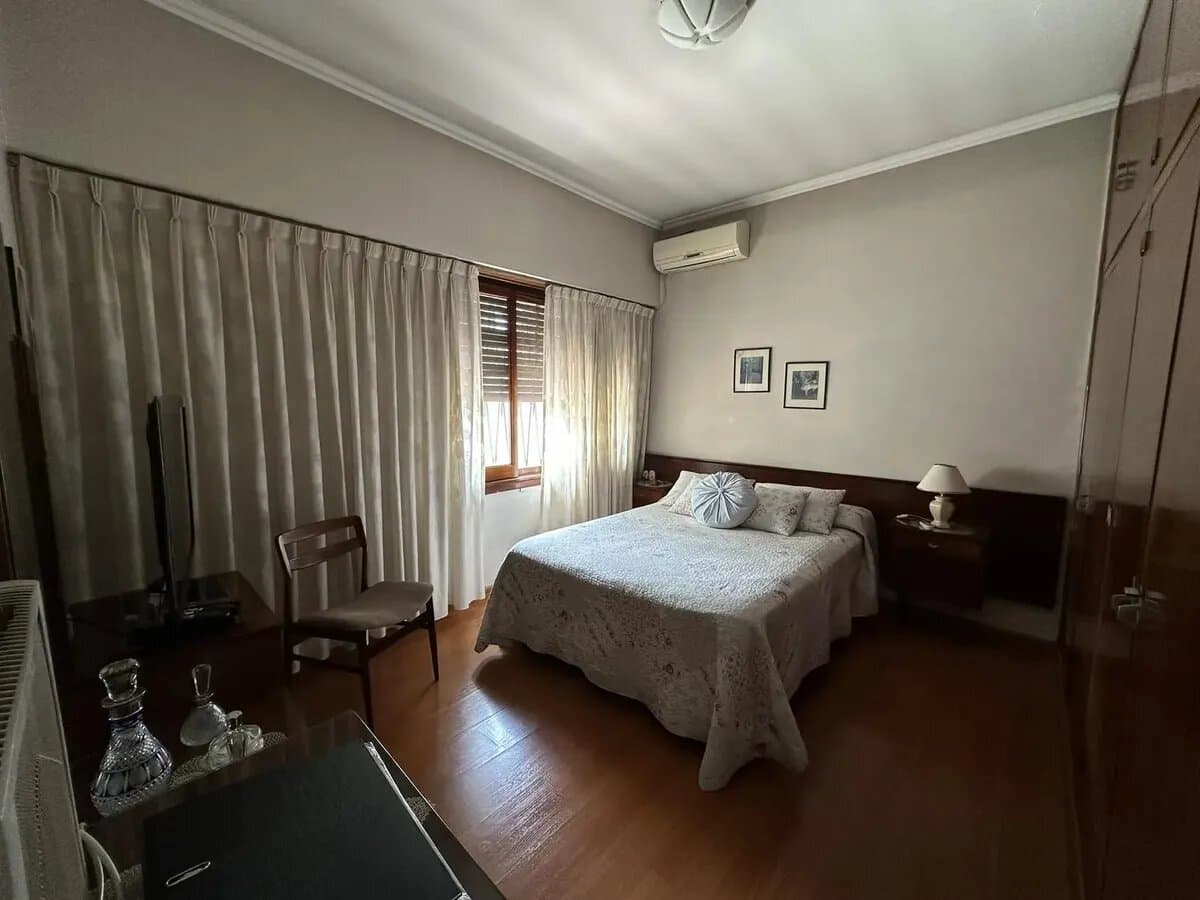 CASA CON FONDO LIBRE Y PILETA — foto 13
