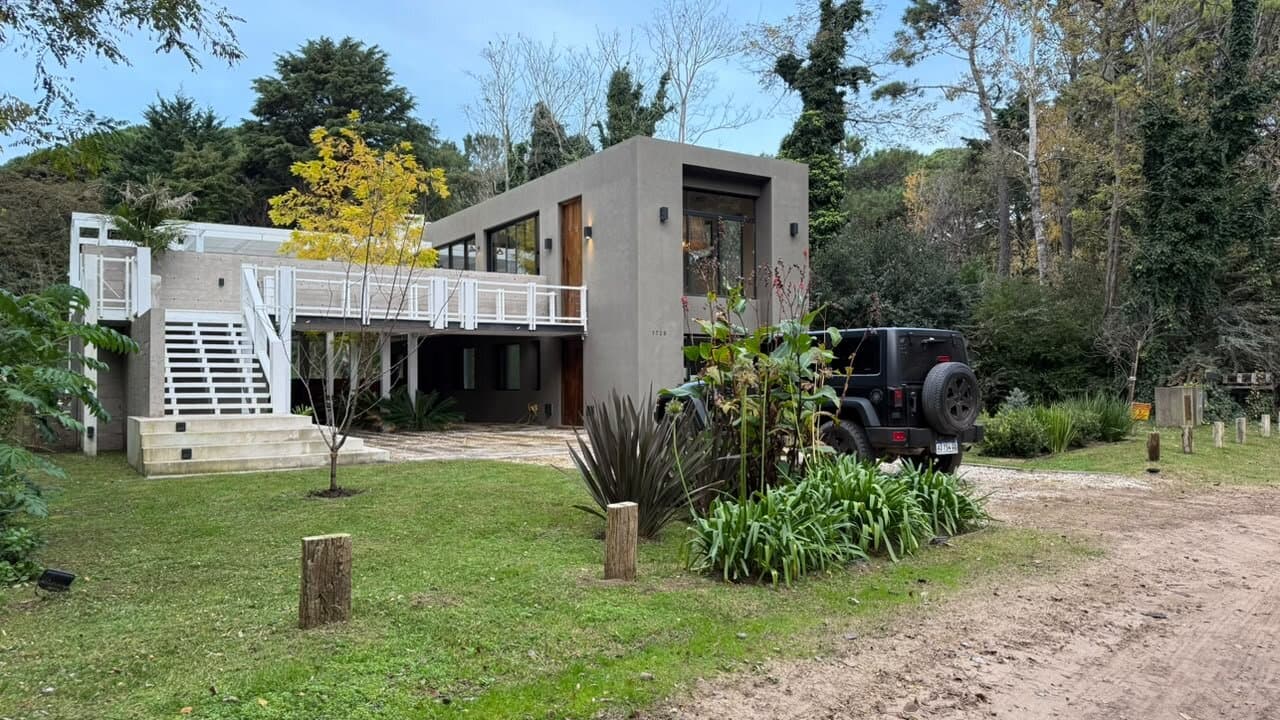 Casa en Venta Carilo Urraca y Av Constancia — foto 1