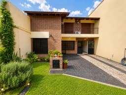 Av. Peron 3300 Casa 4 Dorm. con Pileta, Jardín y Cochera - Apto Credito - Financiacion | 206 m² | Av Perón 3300
