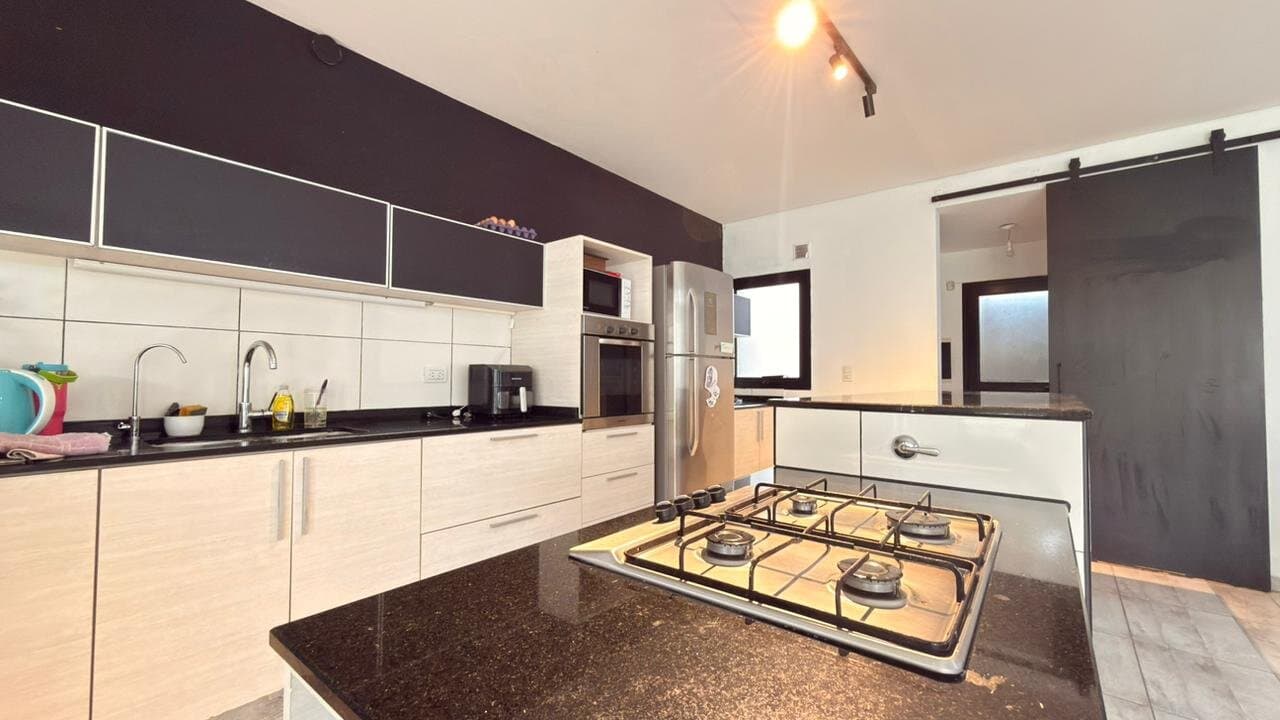 VENTA CASA CLAROS DEL BOSQUE 4 DORM PILETA — foto 10