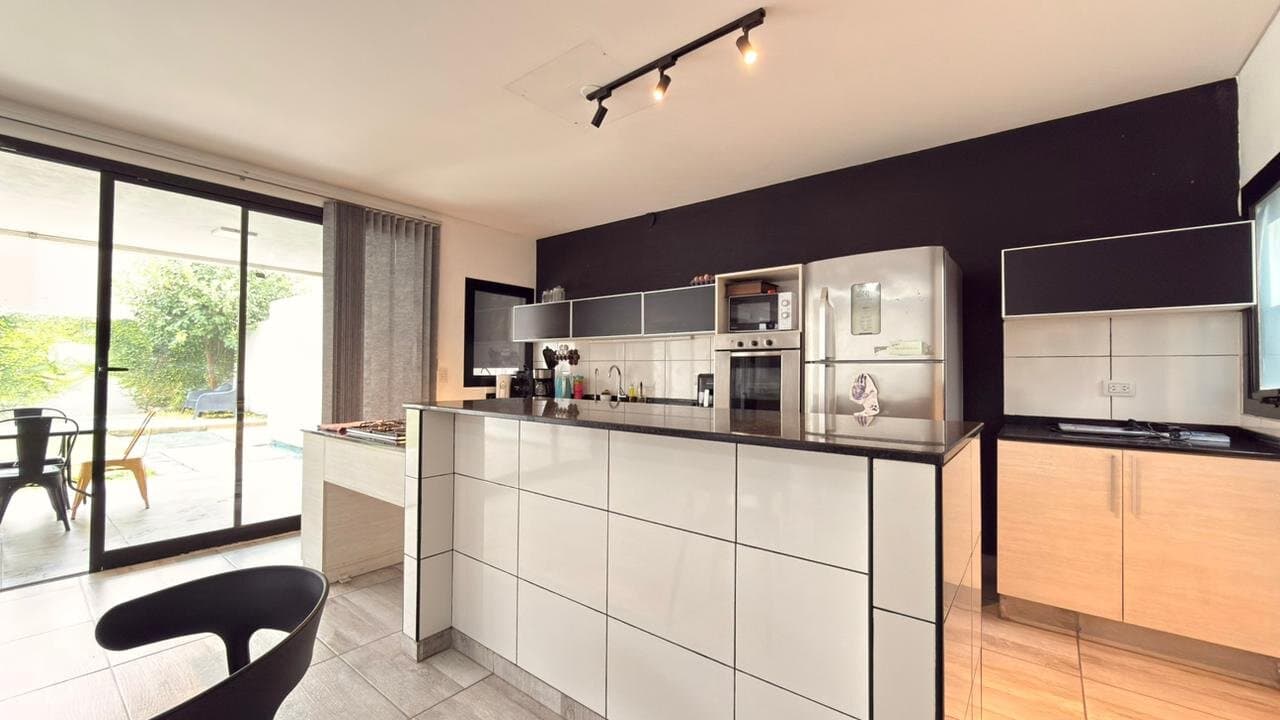 VENTA CASA CLAROS DEL BOSQUE 4 DORM PILETA — foto 9