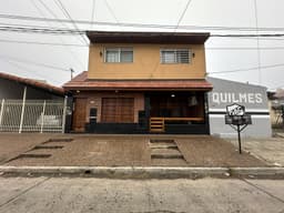 CASA DE 3 AMB.