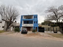 Oportunidad de inversión. Propiedad multifamiliar y comercial.