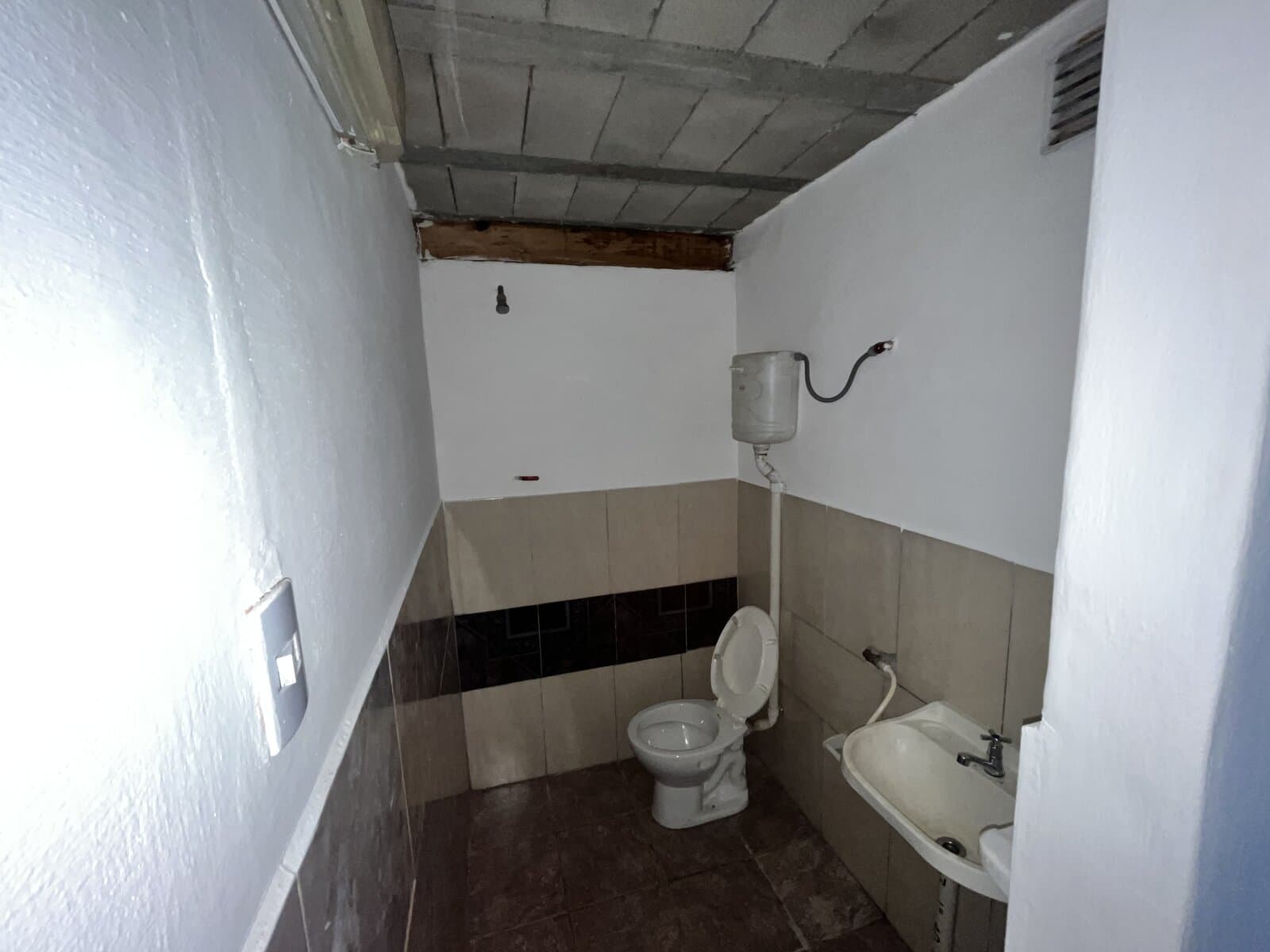 ALQUILO GALPÓN BARRIO DEAN FUNES — foto 13