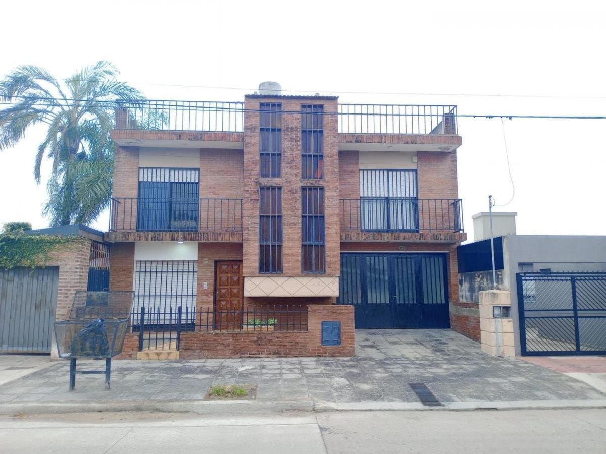 Casa + Dpto, barrio Las Flores — foto 1