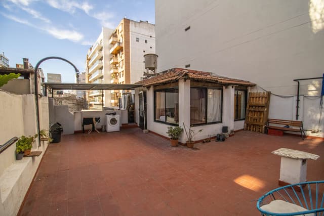Hermosa Casa 8 Ambientes con Patio y Terraza - 3 Plantas - Destino comercial - 320m² - Colegiales