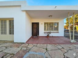 Venta de casa esquina en Las Magnolias