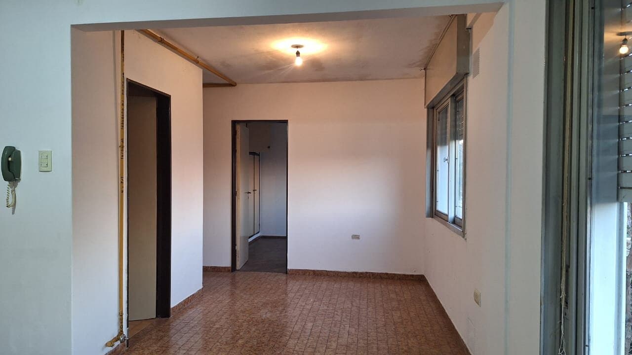 SARMIENTO 2547. UN DORMITORIO. 3ER PISO ESCALERA — foto 5