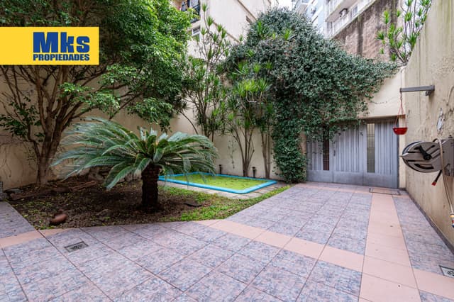 Venta. Casa tipo chalet. Pileta, patio, cochera. Jovellanos y Gualeguay.