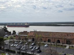 Depto de dos dormitorios, dos baños y cochera. Piso exclusivo con vista al rio. Wheelwright y España