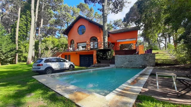 Casa en venta en oportunidad para reciclar- Cárilo . Excelente ubicación