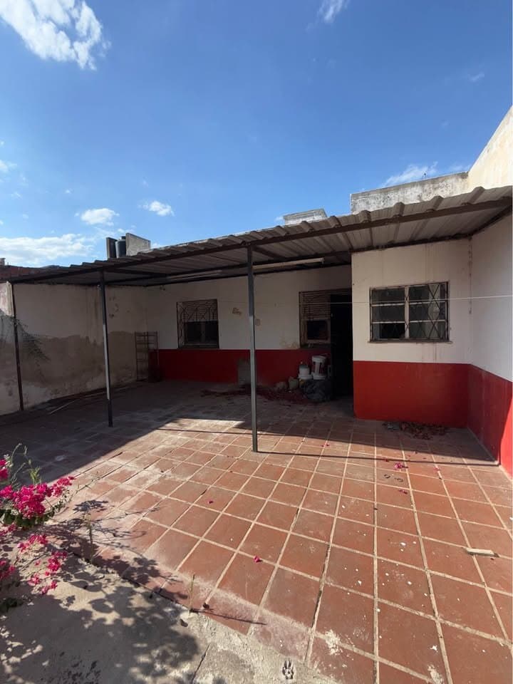 006 Casa de 3 Dormitorios con Patio y cochera APTA CRÉDITO — foto 8
