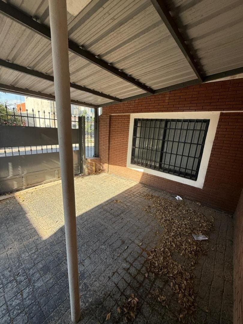 006 Casa de 3 Dormitorios con Patio y cochera APTA CRÉDITO — foto 2