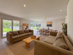 MIRAFLORES VENTA CASA 3 DORMITORIOS, 3 BAÑOS, PISCINA Y COCHERA SOBRE LOTE DE 800 m2.
