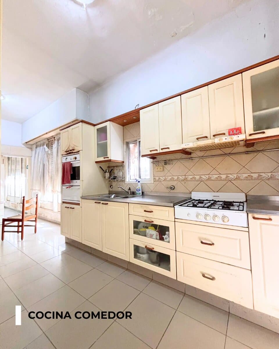 CASA 3 DORMITORIOS CON PATIO Y 2 COCHERAS BARRIO PARQUE — foto 1