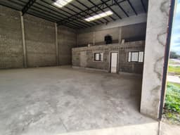 ALQUILO NAVES INDUSTRIALES DE 400 M2 CON OFICINA EN LOS BOULEVARES