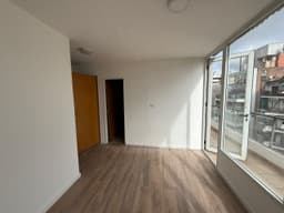 PISO EXCLUSIVO DE UN DORMITORIO EN VENTA CON AMPLIO BALCON Y PARRILLERO ZONA OROÑO Y RIO