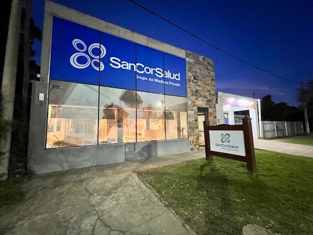 LOCAL por YRIGOYEN zona comercial con ALTO TRANSITO