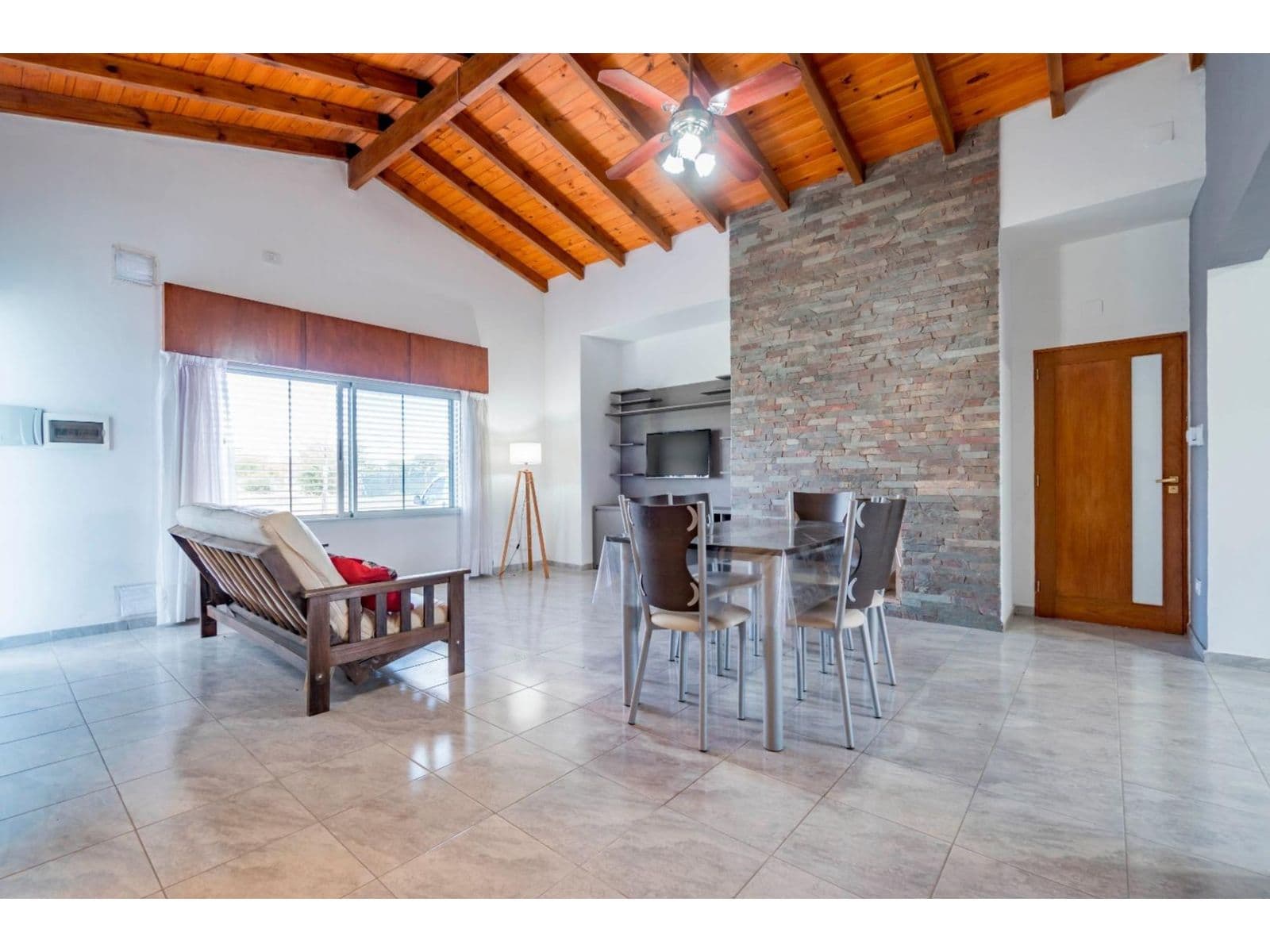 ARROYO SECO - IMPECABLE !!! Rioja N° 1033 Bis -- $ 1.050.000.- — foto 1
