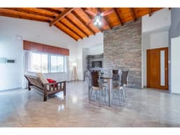 ARROYO SECO - IMPECABLE !!! Rioja N° 1033 Bis -- $ 1.050.000.-