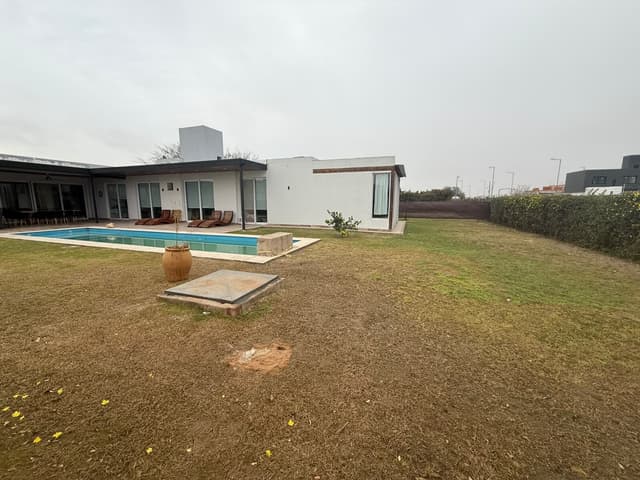 Casa en Venta - Barrio Cascada Country Golf