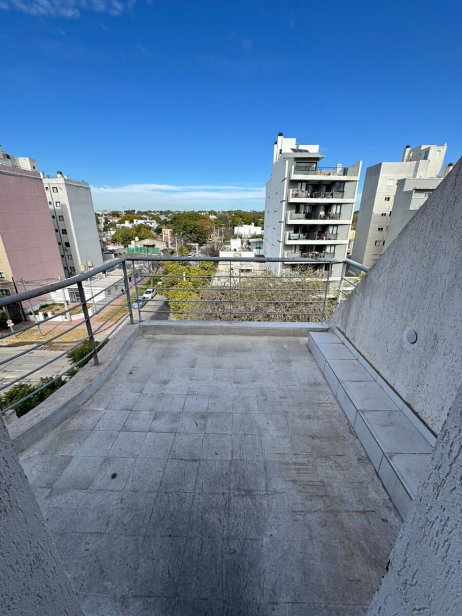 Departamento 2 Dormitorios con Balcon Terraza - Alberdi — foto 5